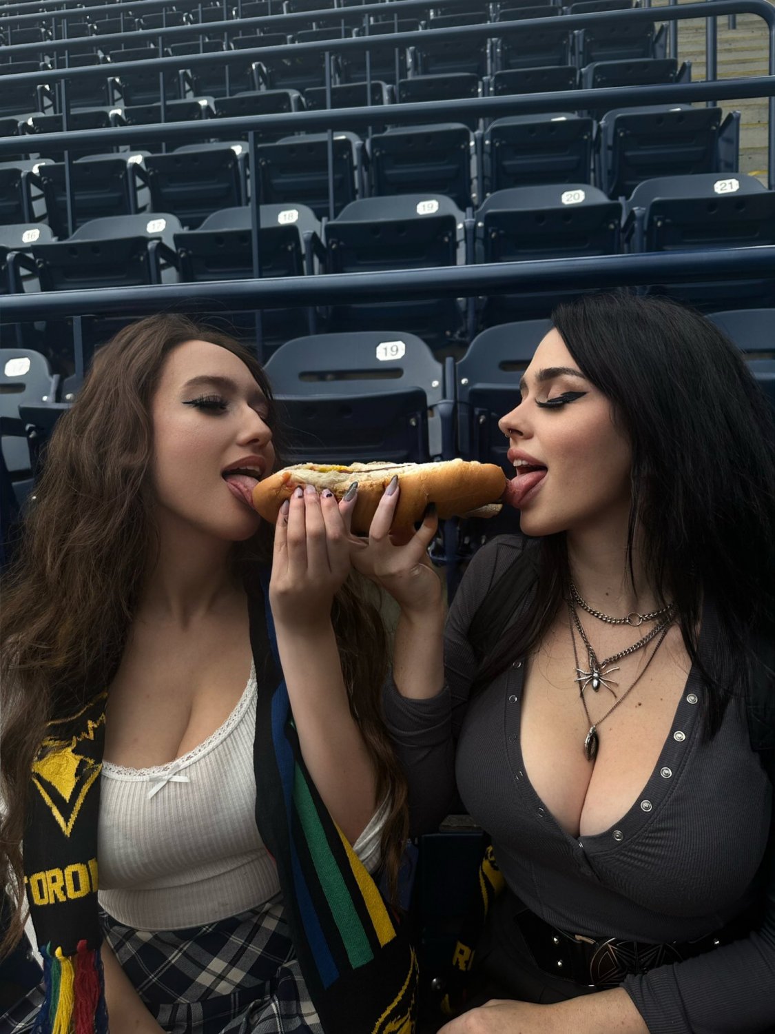 sexy vegetarian loves the meats #PiqdjzkR