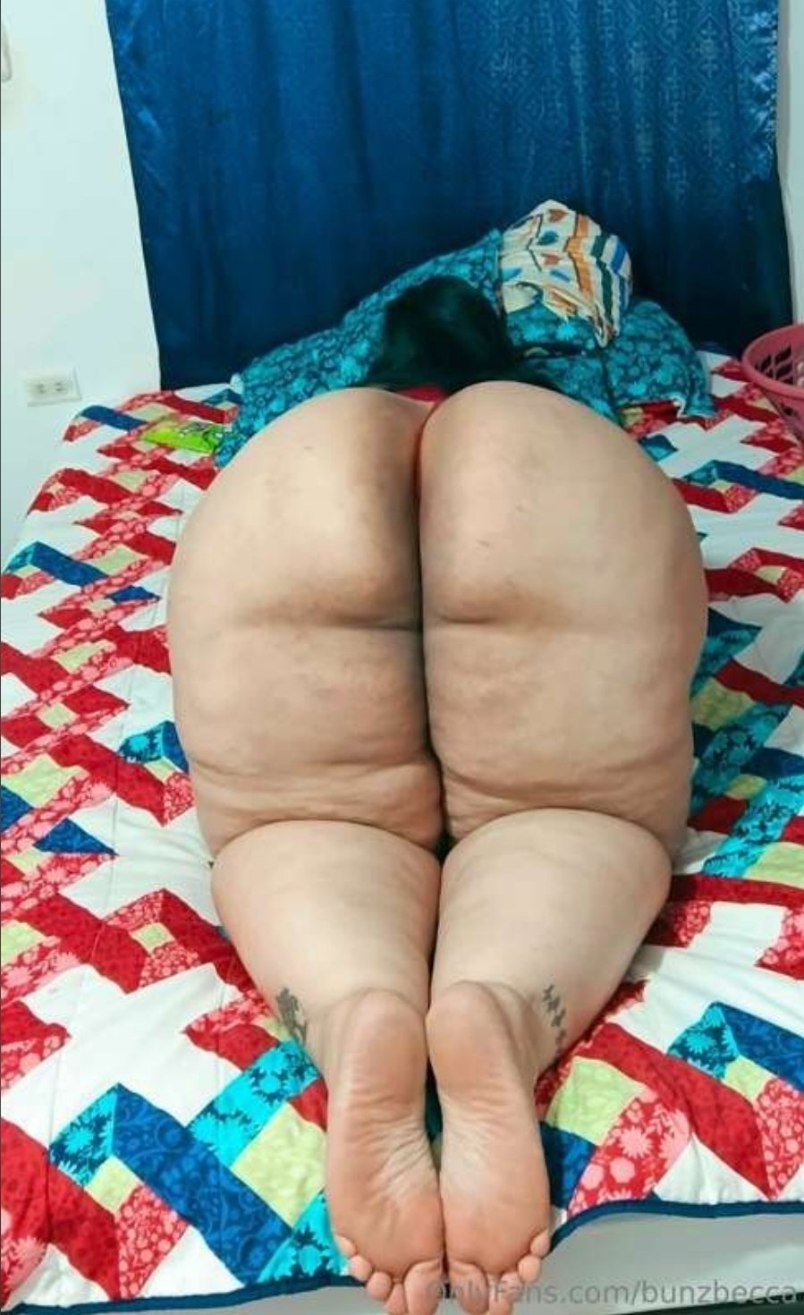 Random Booty and soles #6FCvAj92