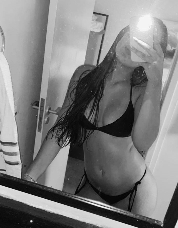 Gorgeous brunette girl #ViPY5mti