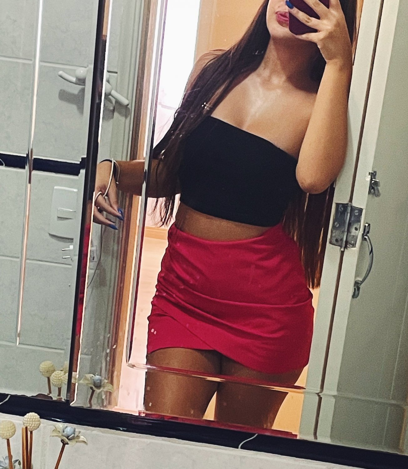 Gorgeous brunette girl #Y9bzpllx