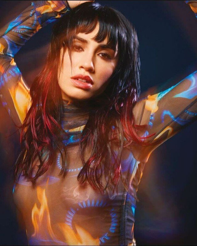 Ricas ubres y pezones de Lali Esposito (REALES) #1adBqSEb