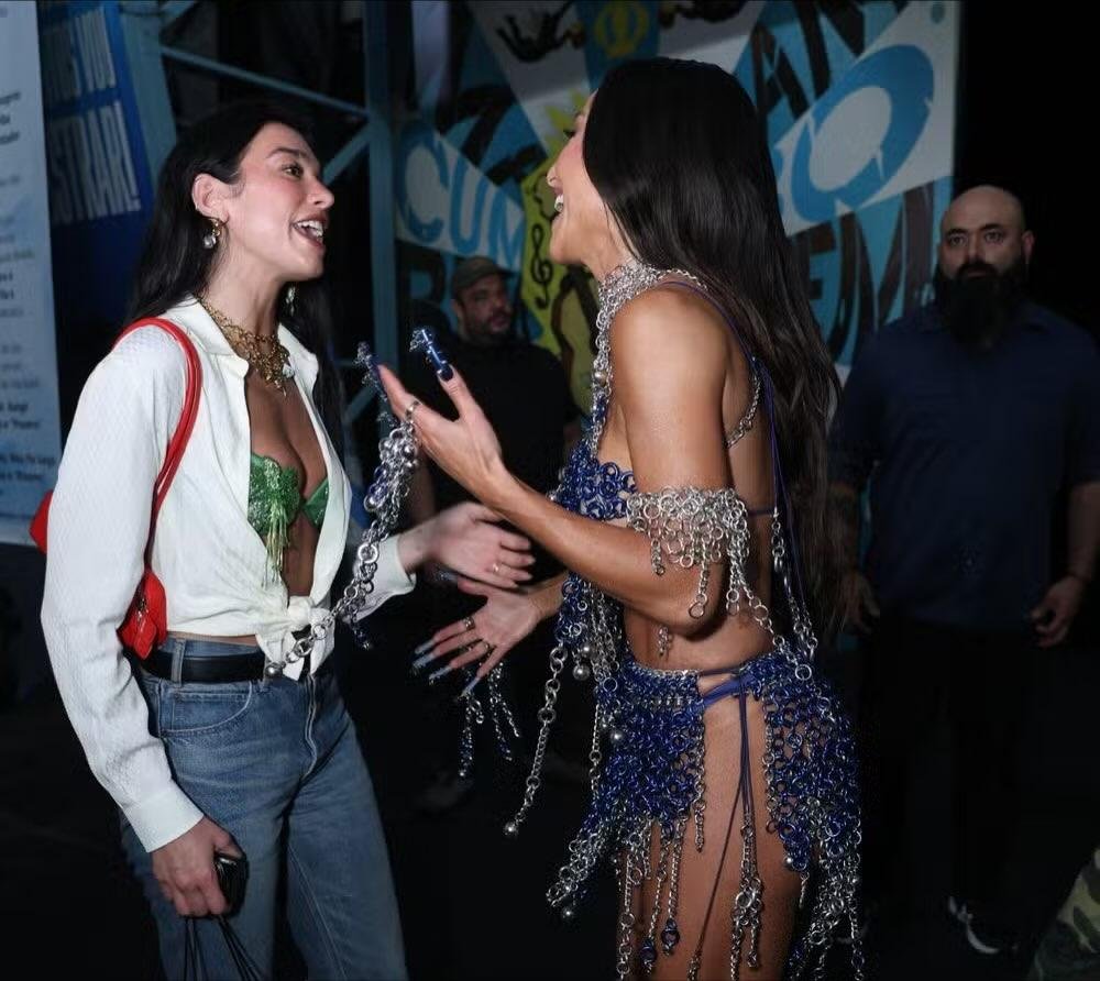 Dua Lipa e Sabrina Sato...pretty e linda , cute e fofa , sexy e gostosa !!! #RokBmLHw