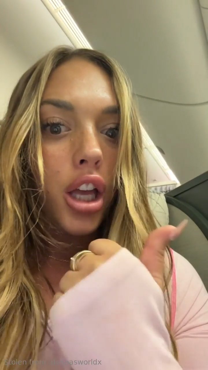 Big titty slut masturbate in airplane #WPLRlinl